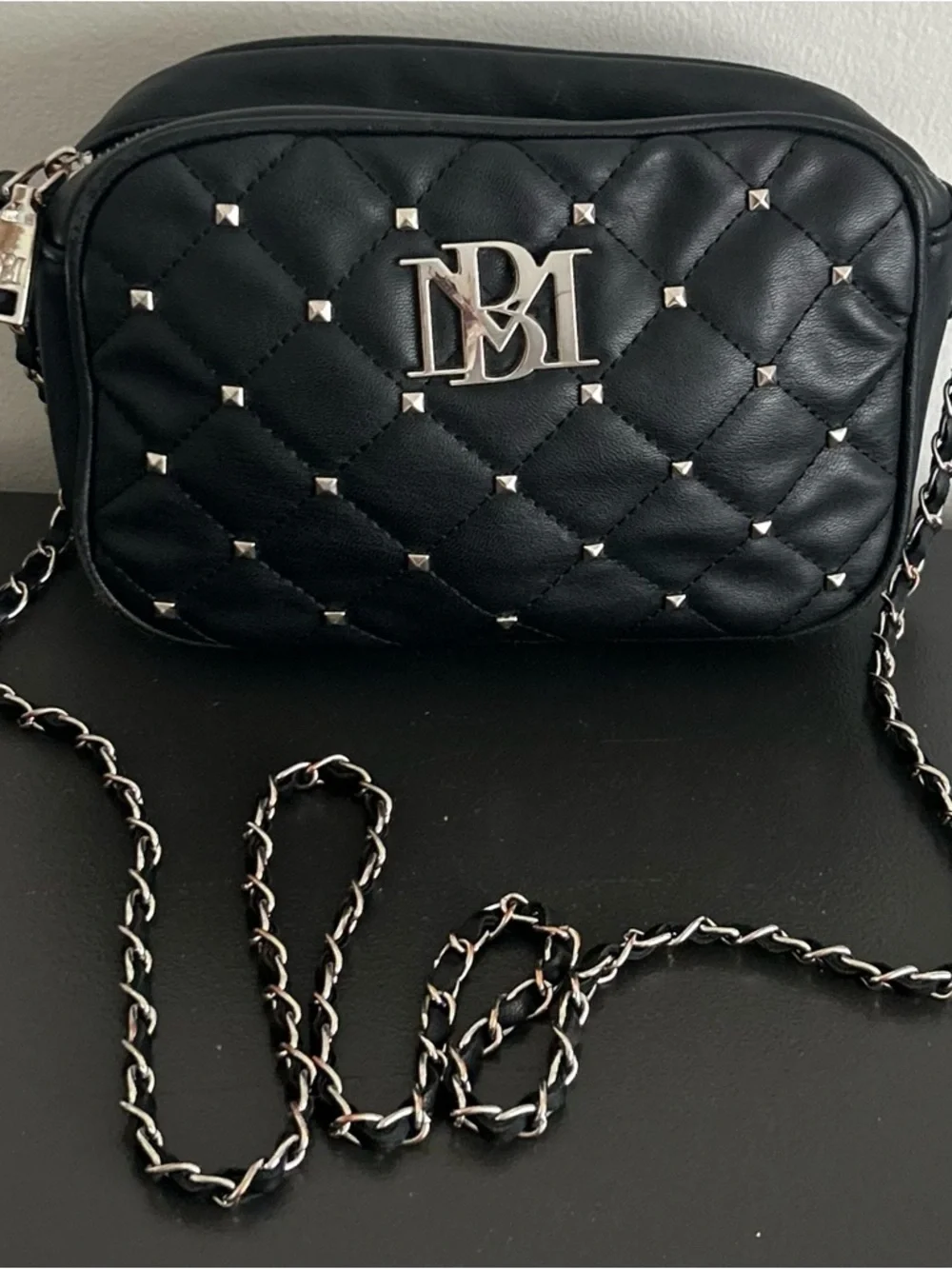 B. Makowsky Black Leather Crossbody Shoulder Bag Silver Hardware chain Strap